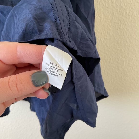 Trina Turk Keyhole Cold Shoulder Bishop Sleeve Blouse Navy Size M 100% silk - Picture 5 of 6